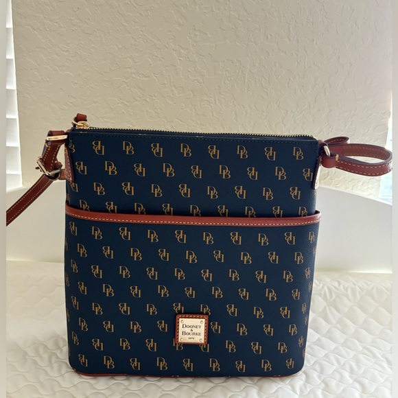 Dooney & Bourke Gretta Everyday Crossbody - Picture 2 of 10